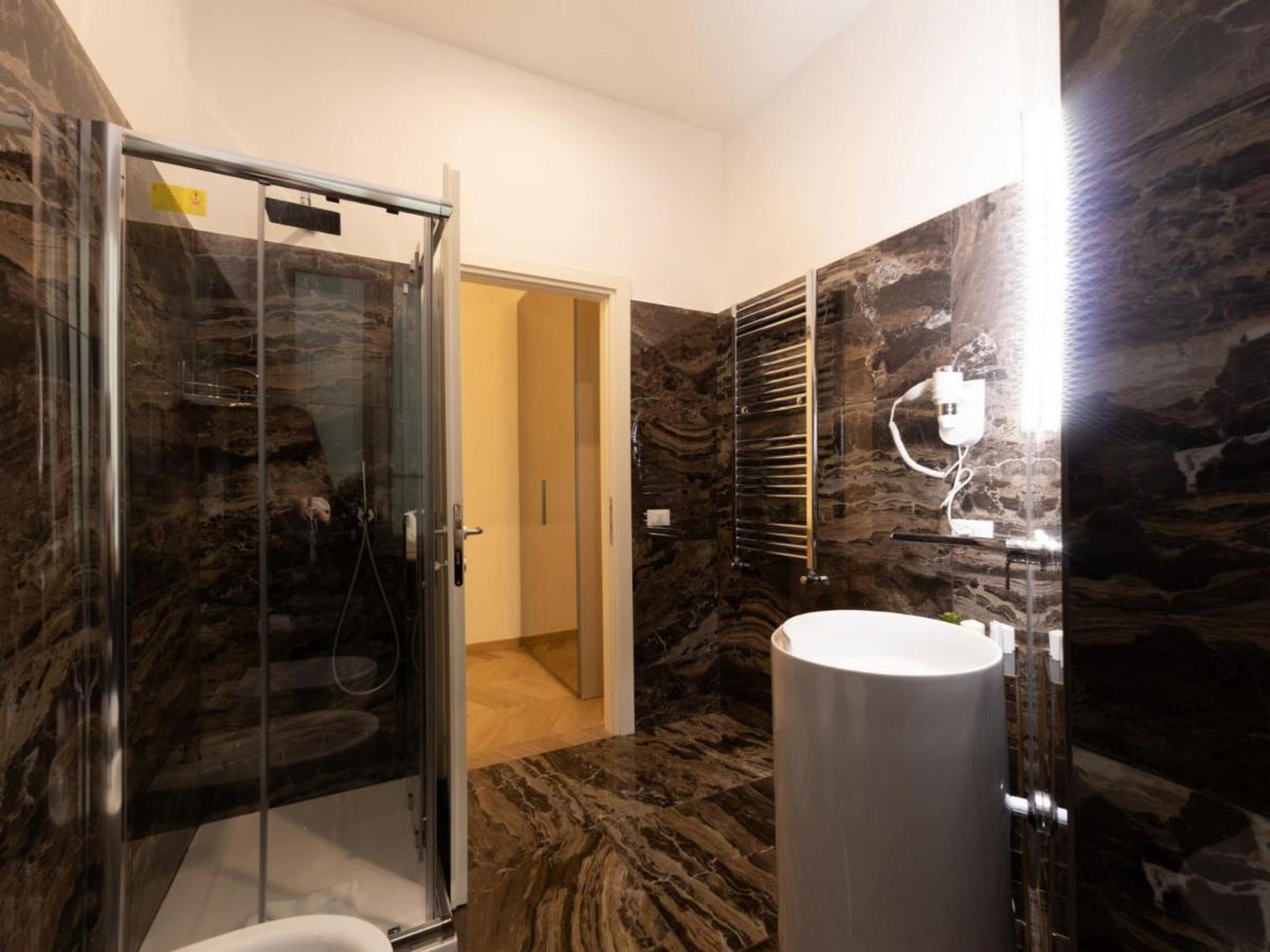 The Best Rent - Elegant Five-Bedrooms Apartment Near Colosseo 罗马 外观 照片